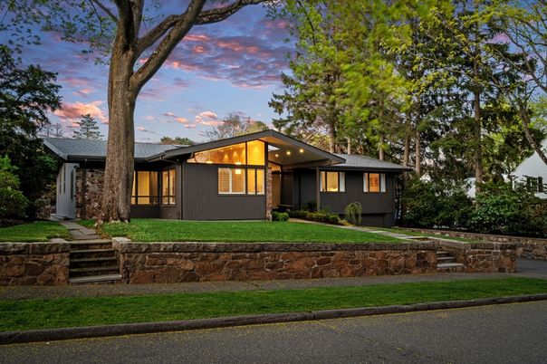 Backyard, Exterior, Facade, Ranch