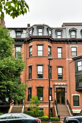 Exterior, Facade, Brick Facade, Rowhouse