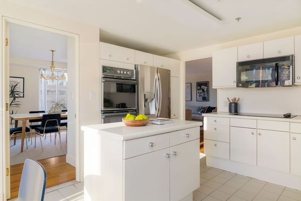 Chandelier, Dining room, Interior, Kitchen, Stainless Steel Appliances, Wood Texture Flooring