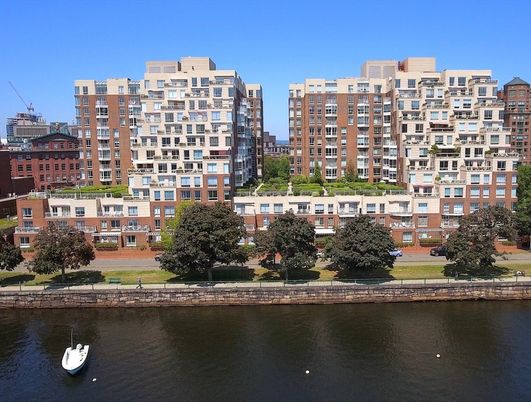 Exterior, Lake