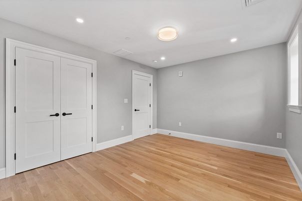 Empty room, Interior, Recessed Lighting, Wood Texture Flooring