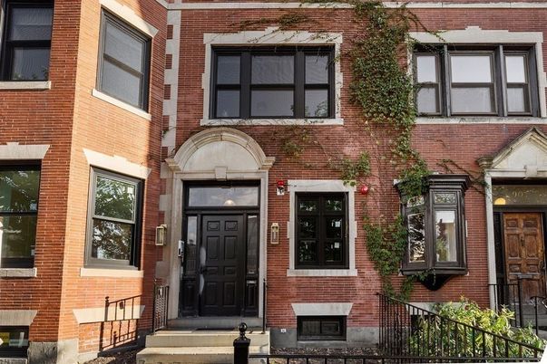 Exterior, Facade, Brick Facade, Rowhouse