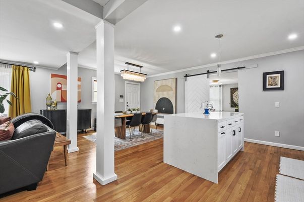 Chandelier, Dining room, Interior, Kitchen, Pendant Lights, Recessed Lighting, Wood Texture Flooring