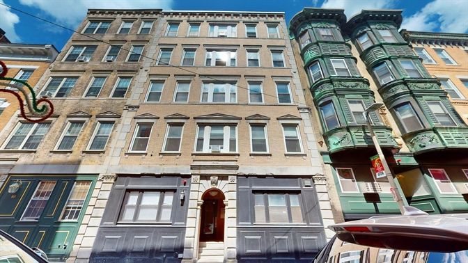 Exterior, Facade, Rowhouse