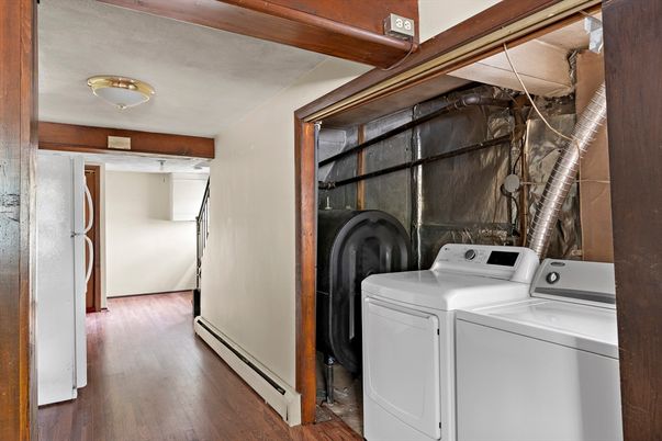 Interior, Utility Closets, Washer, Wood Texture Flooring