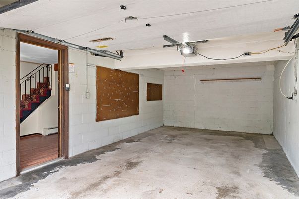 Garage, Interior