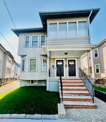 Exterior, Facade, American Foursquare