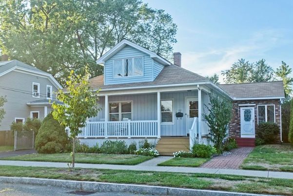 Exterior, Facade, Cape Cod
