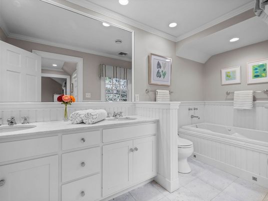 Bathroom, Dual Sink Vanities, Interior, Recessed Lighting