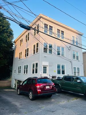 Exterior, Facade, Rowhouse