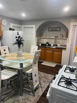 Dining room, Interior, Kitchen, Recessed Lighting, Wood Texture Flooring