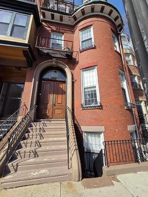 Exterior, Facade, Brick Facade, Rowhouse