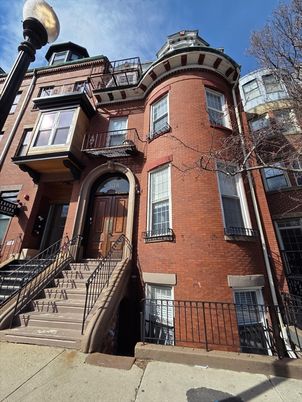 Exterior, Facade, Brick Facade, Rowhouse