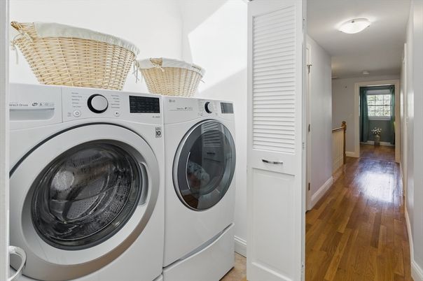 Interior, Utility Closets, Washer, Wood Texture Flooring