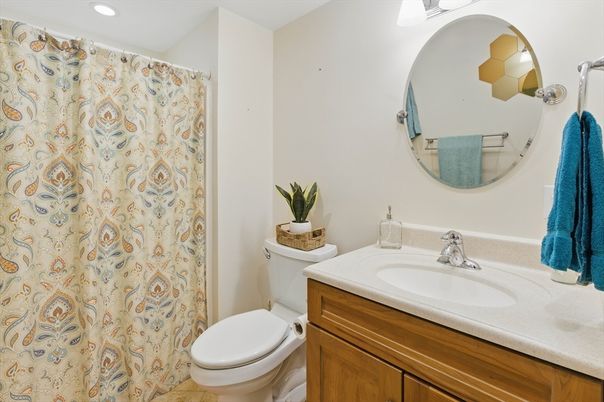 Bathroom, Interior, Recessed Lighting