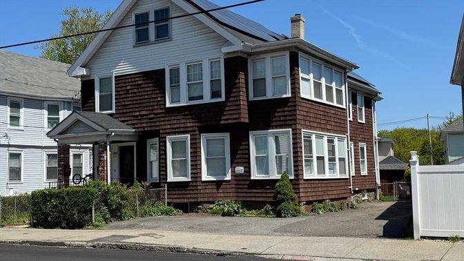 Exterior, Facade, Queen Anne Victorian