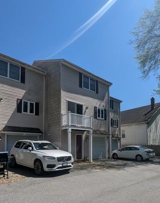 Attached, Exterior, Facade, Rowhouse