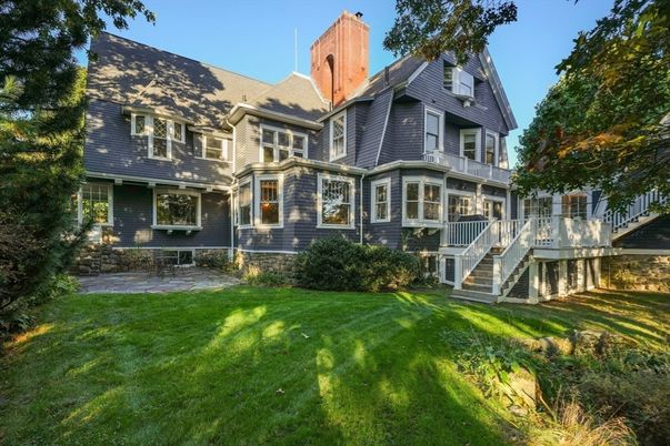 Backyard, Exterior, Facade, Queen Anne Victorian