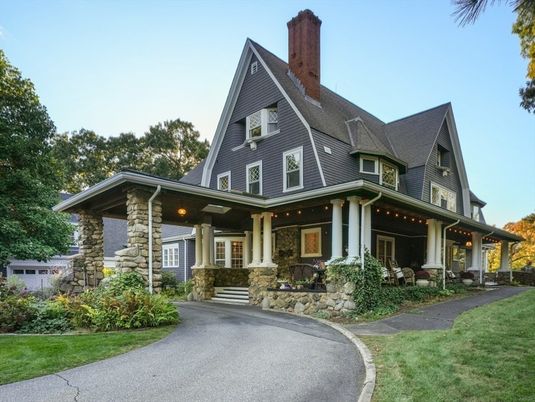 Exterior, Facade, Queen Anne Victorian