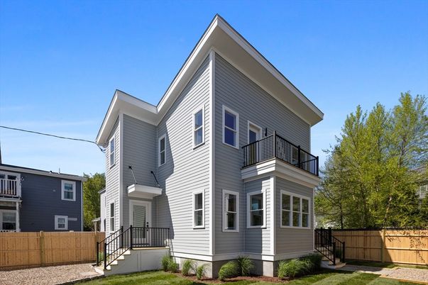 Exterior, Facade, Farmhouse
