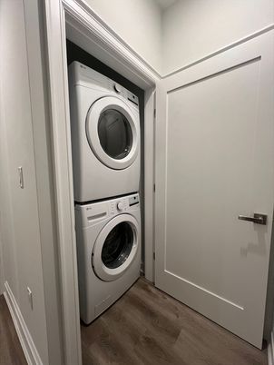 Interior, Utility Closets, Washer, Wood Texture Flooring