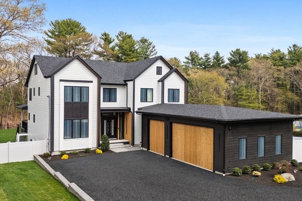 Attached, Exterior, Facade, Farmhouse