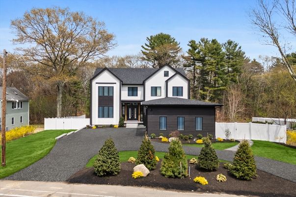Exterior, Facade, Farmhouse