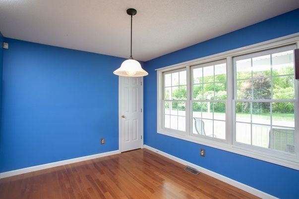 Empty room, Interior, Pendant Lights, Wood Texture Flooring