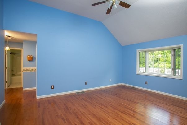 Empty room, Interior, Pendant Lights, Wood Texture Flooring