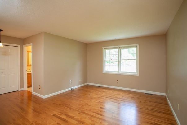 Empty room, Interior, Pendant Lights, Wood Texture Flooring