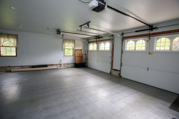 Garage, Interior