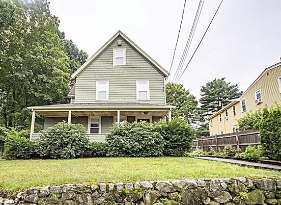 Backyard, Exterior, Facade, Queen Anne Victorian