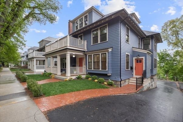 Exterior, Facade, Queen Anne Victorian