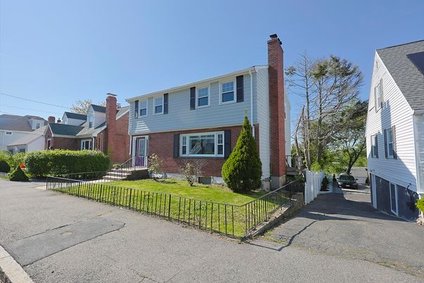 Exterior, Facade, Brick Facade, American Foursquare
