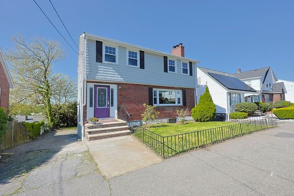 Exterior, Facade, Brick Facade, American Foursquare