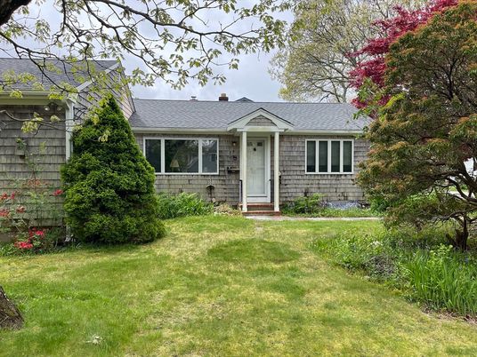 Backyard, Exterior, Facade, Cape Cod