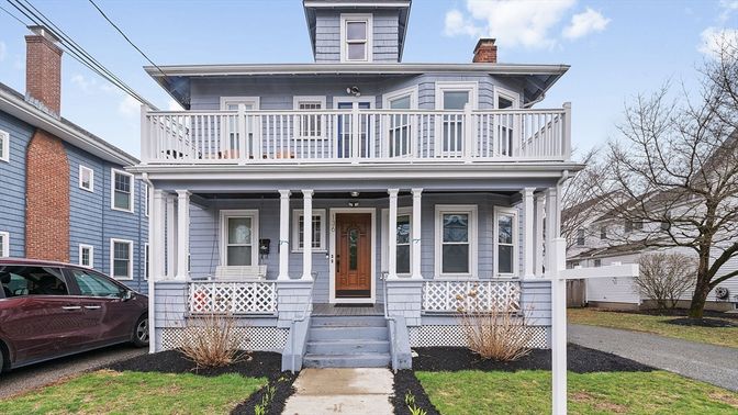 Exterior, Facade, American Foursquare
