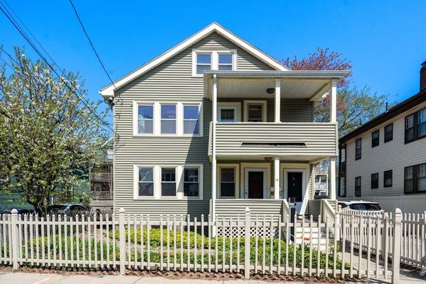 Exterior, Facade, Queen Anne Victorian