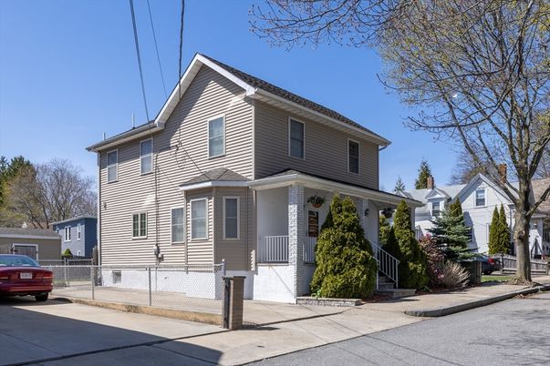 Exterior, Facade, Queen Anne Victorian