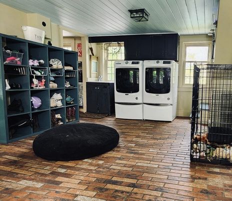 Interior, Washer, Wood Texture Flooring