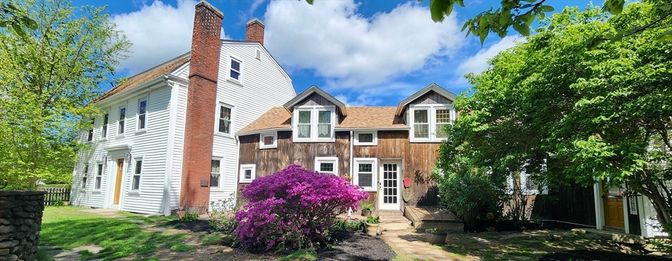 Exterior, Facade, Rowhouse