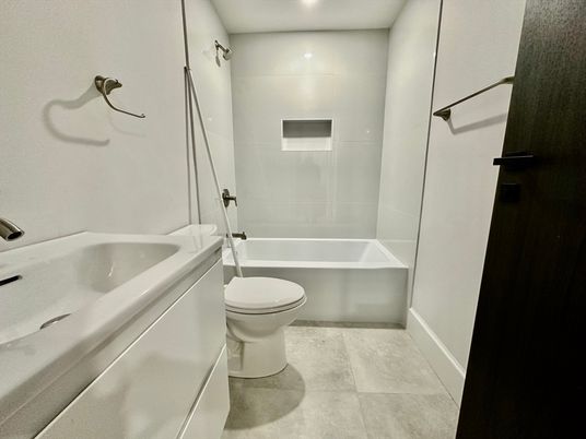 Bathroom, Interior, Recessed Lighting