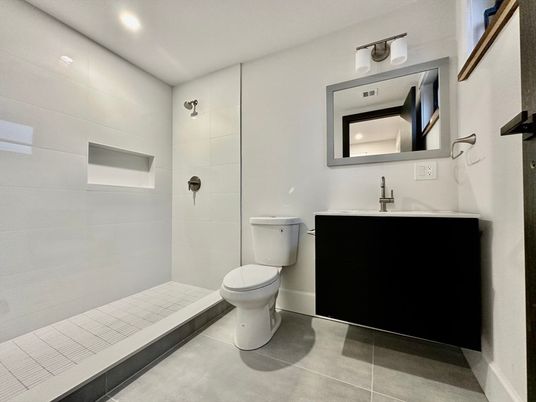 Bathroom, Interior, Recessed Lighting