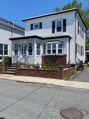 Exterior, Facade, American Foursquare