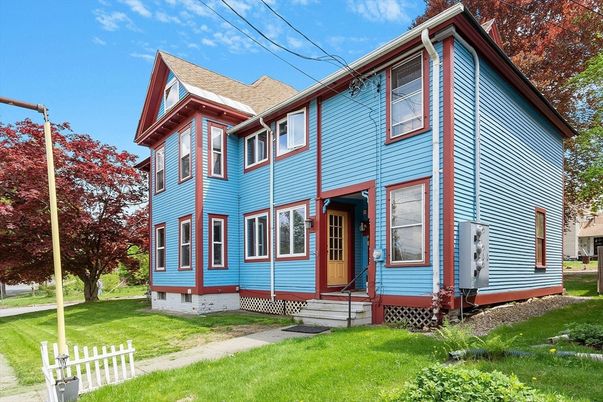 Exterior, Facade, Queen Anne Victorian