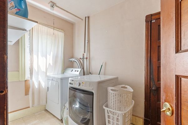 Interior, Washer