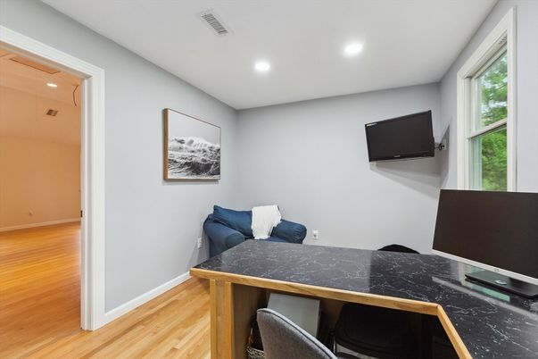 Interior, Recessed Lighting, Wood Texture Flooring