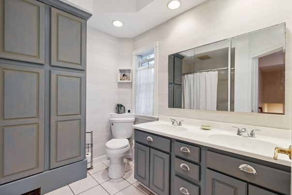 Bathroom, Dual Sink Vanities, Interior, Recessed Lighting