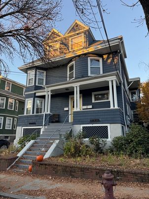 Exterior, Facade, Queen Anne Victorian
