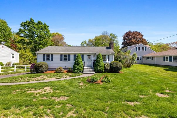 Backyard, Exterior, Facade, Cape Cod